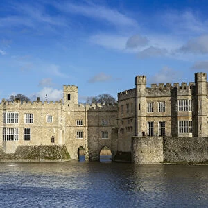 United Kingdom, England, Kent, Maidstone. Leeds castle and lake. The castle is the former home of Henry VIIIA¢€™s first wife, Catherine of Aragon