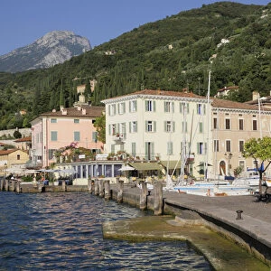 Italy, Lombardy, Lake Garda, Gargnano, waterfront