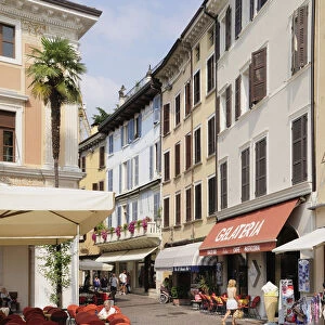 Italy, Lombardy, Lake Garda, Salo, cafes, Piazza Vittoria