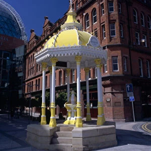 N. IRELAND, Belfast Victoria Square. Yellow and white canopied Jaffe Fountain