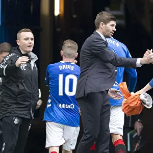 Steven Gerrard Consoles Ross McCrorie After Allan McGregor's Red Card - Rangers vs Hibernian, Scottish Premiership, Ibrox Stadium