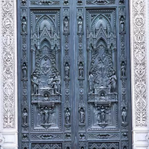 Front door. Duomo Santa Maria del Fiore. Tuscany, Italy