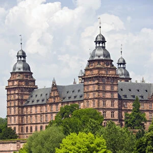 GERMANY, Bavaria, Bayern, Aschaffenburg. Schloss Johannisburg castle and Main River