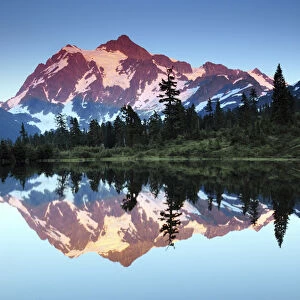 Mount Shuksan refected in Picture lake, Mount Baker-Snoqualmie Natioanal Forest, Washington