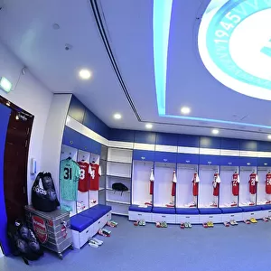 Arsenal FC: Pre-Match Huddle in Dubai Super Cup Against AC Milan, 2022-23