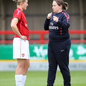 Arsenal Ladies Manager Laura Harvey talks to Ellen White before the match