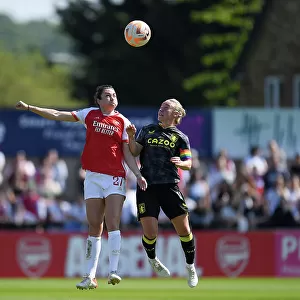 Arsenal vs. Aston Villa: Intense Header Battle in FA Women's Super League (2022-23)
