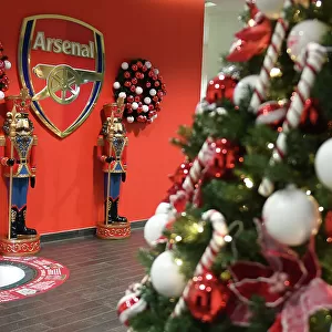 Arsenal vs Juventus: Emirates Stadium Transformed by Christmas Decorations