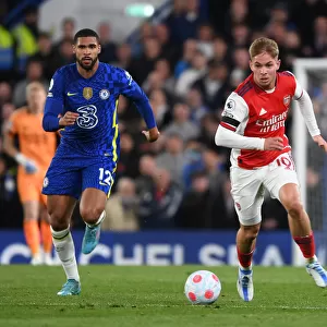 Emile Smith Rowe Breaks Past Ruben Loftus-Cheek: Intense Battle at Stamford Bridge - Chelsea vs Arsenal, Premier League 2021-22