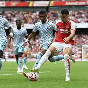 Martinelli Stands Firm Against Forest's Aurier and Danilo in Intense Arsenal-Forest Clash (2023-24 Premier League)