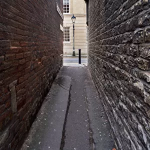 The claustrophobic Saint Helens Passage, Oxford