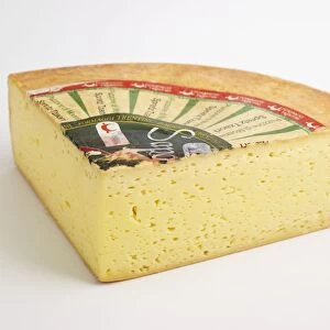 Slice of Italian Puzzone di Moena cowA