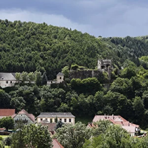 Church and castle ruins, Rehberg, Krems, Kremstal calley, Wachau, Lower Austria, Austria, Europe