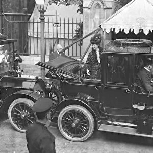 Queen Alexandra leaving Southwark Cathedral after unveiling the statue of King Edward