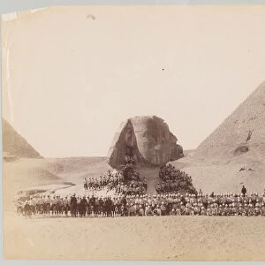 42nd Highlanders in front of the Sphinx at Giza, Egypt, 1882 circa (b / w photo)
