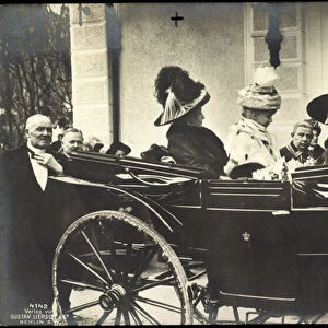 Ak bride and groom, Empress Auguste Viktoria, Duchess of Cumberland (b / w photo)