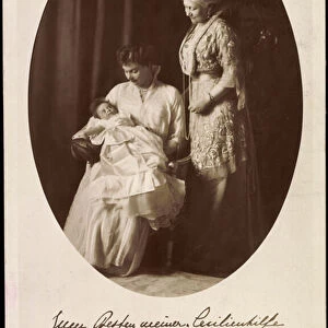 Ak Crown Princess Cecilie with Empress Auguste and daughter, NPG 5237 (b / w photo)