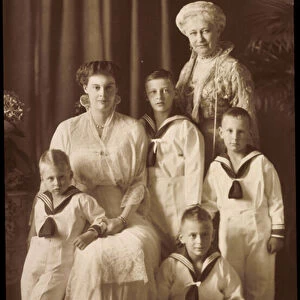 Ak Empress Auguste with Crown Princess Cecilie and Sons, NPG 5334 (b / w photo)