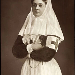 Ak Queen Eleonore of Bulgaria, Liersch 7656, Costume, Nurse (b / w photo)