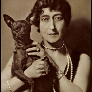 Ak Queen Maud of Great Britain and Ireland, Dog, Pearl Necklace (b / w photo)