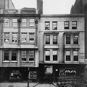 Aldgate, remains of the old Saracens Head Inn, c. 1883 (b / w photo)