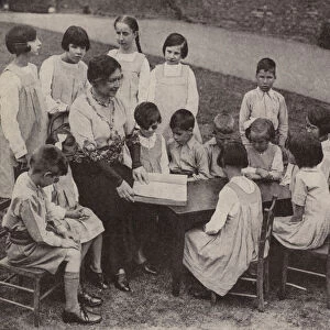 American author Helen Keller, reading a braille book to children at the School for the Blind, London, 1932 (b / w photo)