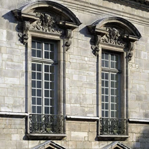Baroque architecture: Hotel de Vogue (17th century), Dijon, Cote d Or (21)