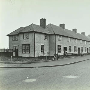 Becontree Estate: general view of Valence Road, terraced houses, 1926 (b / w photo)