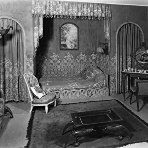 Bedroom belonging to Jeanne Lanvin (1867-1946) c. 1920-25 (b / w photo)