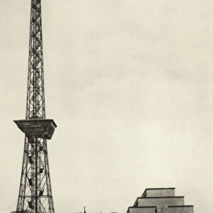 Berlin: Funkturm und Funkhalle; Broadcasting Station (b / w photo)