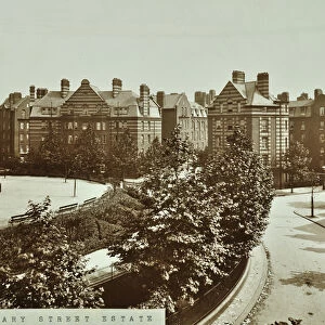 Boundary Estate: Arnold Circus, London, 1907 (b / w photo)