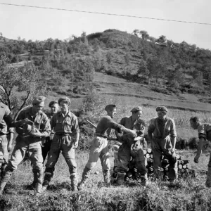 British troops stacking shells, Italy, 1944 (b / w photo) British troops stacking shells, Italy, 1944 (b / w photo)