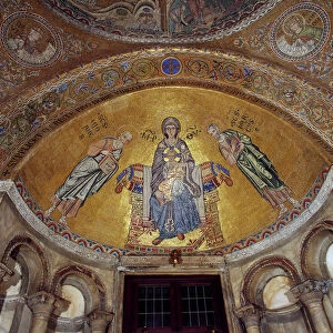 Byzantine architecture: representation of the Virgin between Saint John and Saint Mark