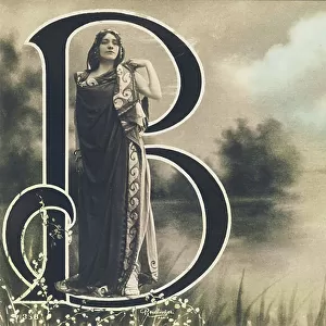 Capital letter B: Caroline-Eugenie Weber called Mme Segond-Weber (1867-1945), member of the Comedie Francaise 1906 (photograph)