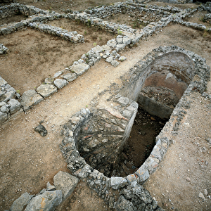 Cistern of the Greco-Roman city of Ampurias (Empuries), 2nd century BC (photo)