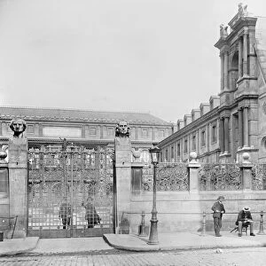 Ecole Nationale Superieure des Beaux-Arts, Rue Bonaparte, Paris, c. 1890-1900 (b / w photo)
