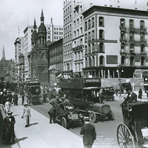 Fifth Avenue, 1909 (b / w photo)