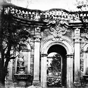 Fountain Gate, Yuan Ming Yuan, c. 1870 (b / w photo)