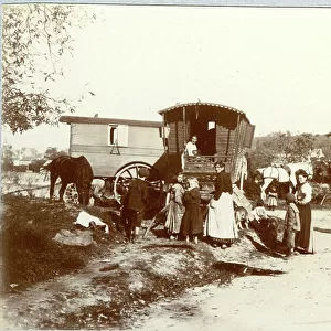 France, Centre, Indre-et-Loire (37), Vernou: a camp of gypsies with caravans pulled by horses, 1895