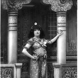Henriette Rosine Bernard aka Sarah Bernhardt (1844-1923) as Izeyl, postcard, (b / w photo)
