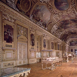 Interior view of the Galerie d Apollon (photo)
