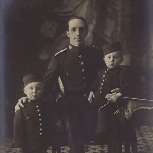 King Alfonso XIII, children (b / w photo)
