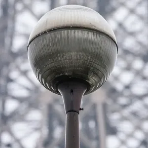 Lamppost, with the Eiffel Tower in the background, Paris, France (photo) Lamppost, with the Eiffel Tower in the background, Paris, France (photo)