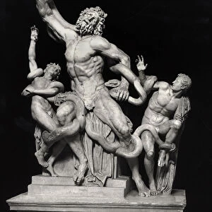 Laocoon, prior to 20th century restoration, with extended arm (marble) (b / w photo)