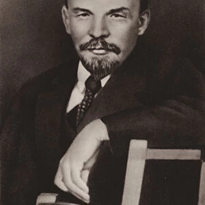Lenin (b / w photo)