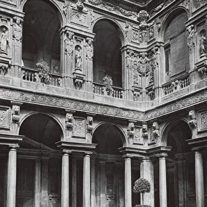 Milano, Cortile nel Palazzo Marino; Milan, Court in the Palazzo Marino (b / w photo)