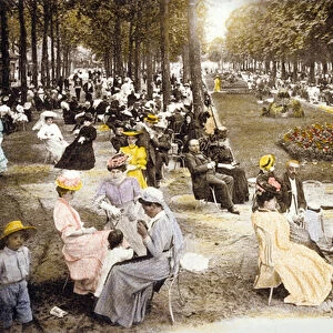 The Park at the Spa, Vichy, France c. 1900 (photo)