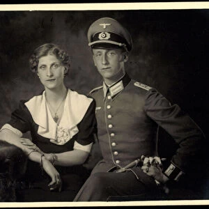 Photo Ak Elisabeth Maria and Franz Josef von Kageneck, Wehrmacht uniform (b / w photo)