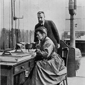 Pierre (1859-1906) and Marie Curie (1867-1934) in their laboratory, c. 1903 (b / w photo)