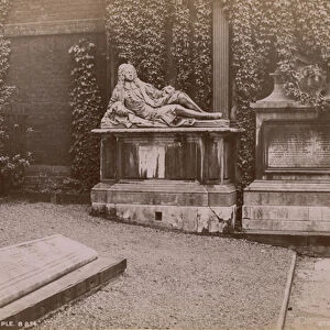 Postcard with the grave of Oliver Goldsmith in the Inner Temple (photo)